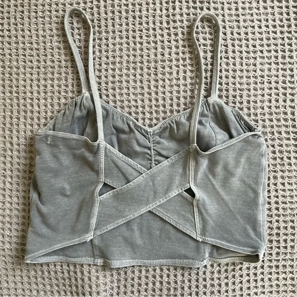 A&F Criss-cross Back Crop Top - Picture 2 of 2